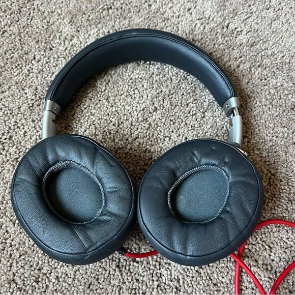 Beats by Dr. Dre Executive Wired Over Ear Noise Cancelling Headphone - Picture 8 of 10